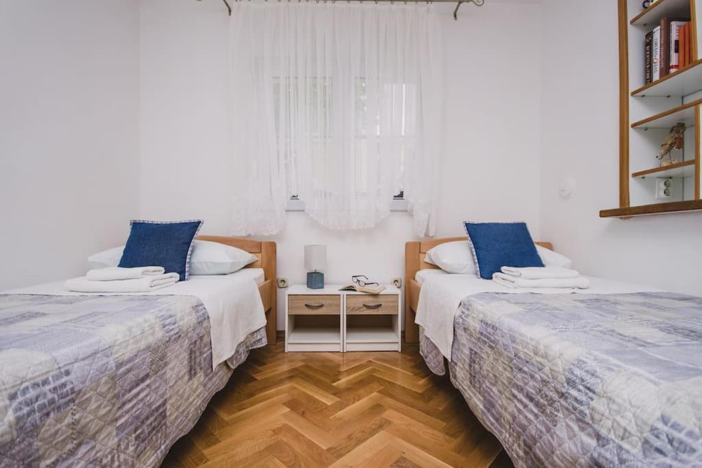 Marjan Hill 3-Br Apt,5 Guests Private Garden Near Beach سبليت المظهر الخارجي الصورة