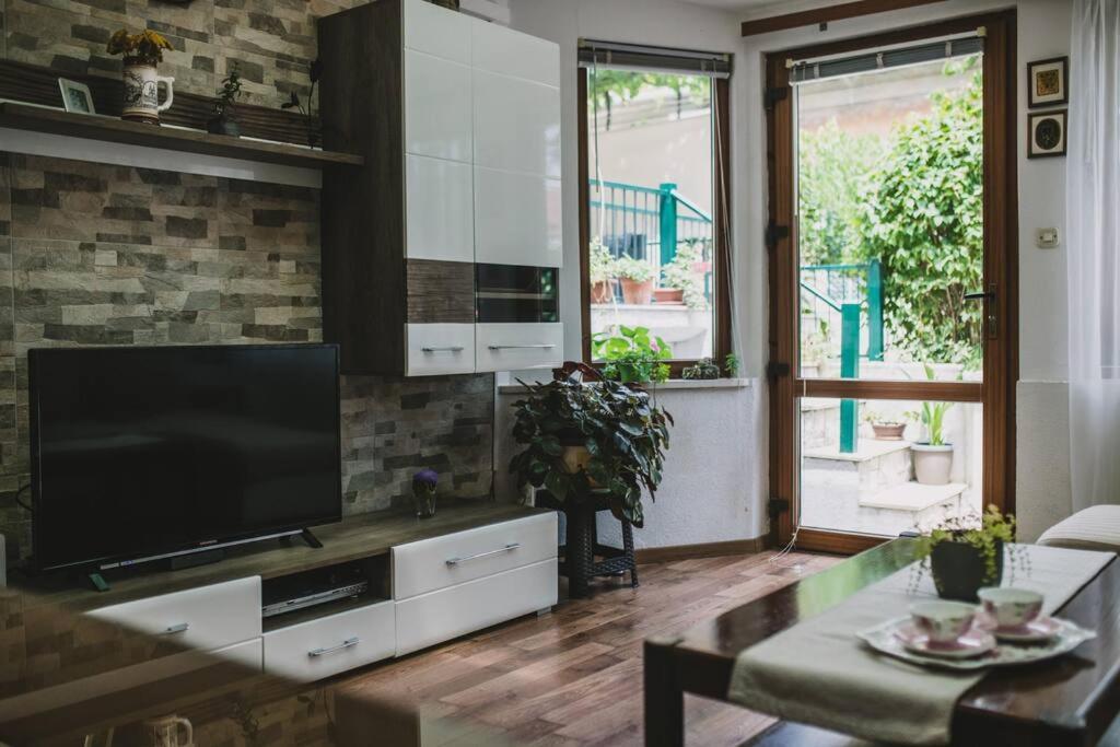 Marjan Hill 3-Br Apt,5 Guests Private Garden Near Beach سبليت المظهر الخارجي الصورة