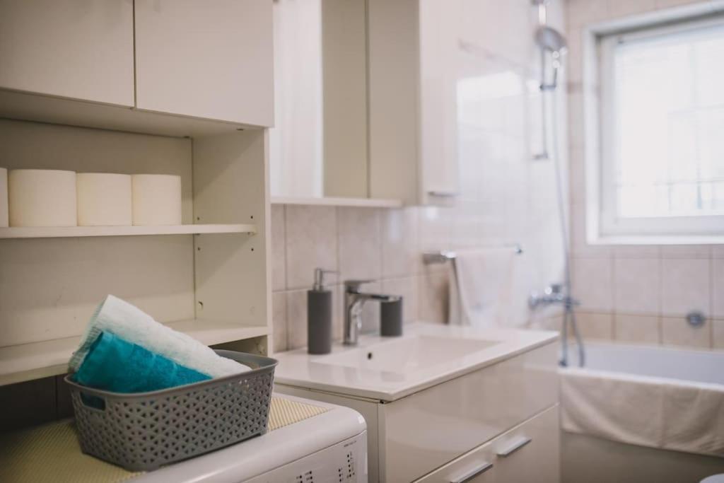 Marjan Hill 3-Br Apt,5 Guests Private Garden Near Beach سبليت المظهر الخارجي الصورة