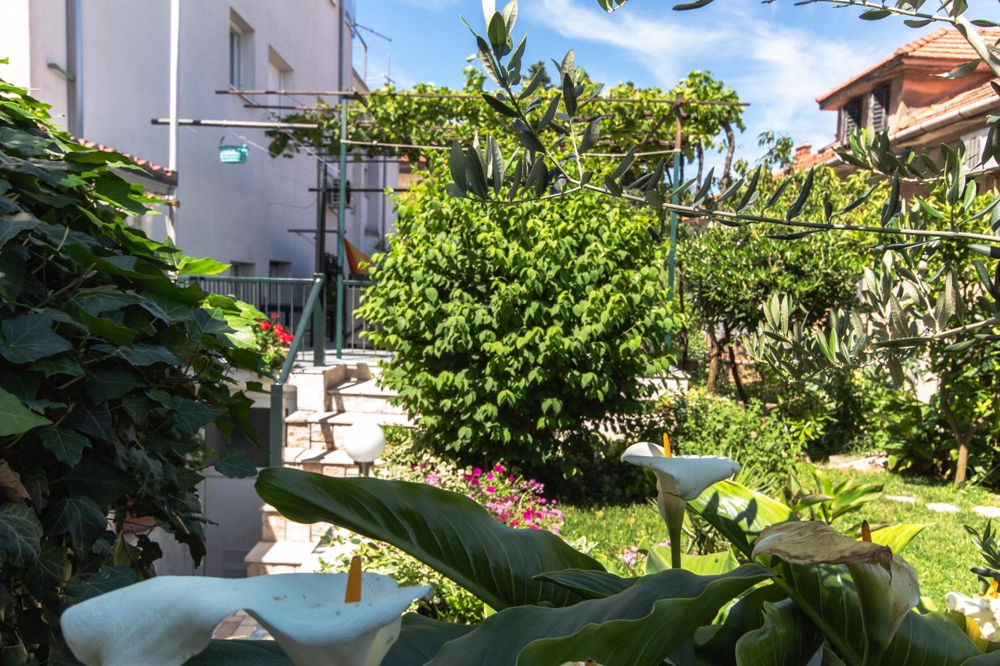 Marjan Hill 3-Br Apt,5 Guests Private Garden Near Beach سبليت المظهر الخارجي الصورة