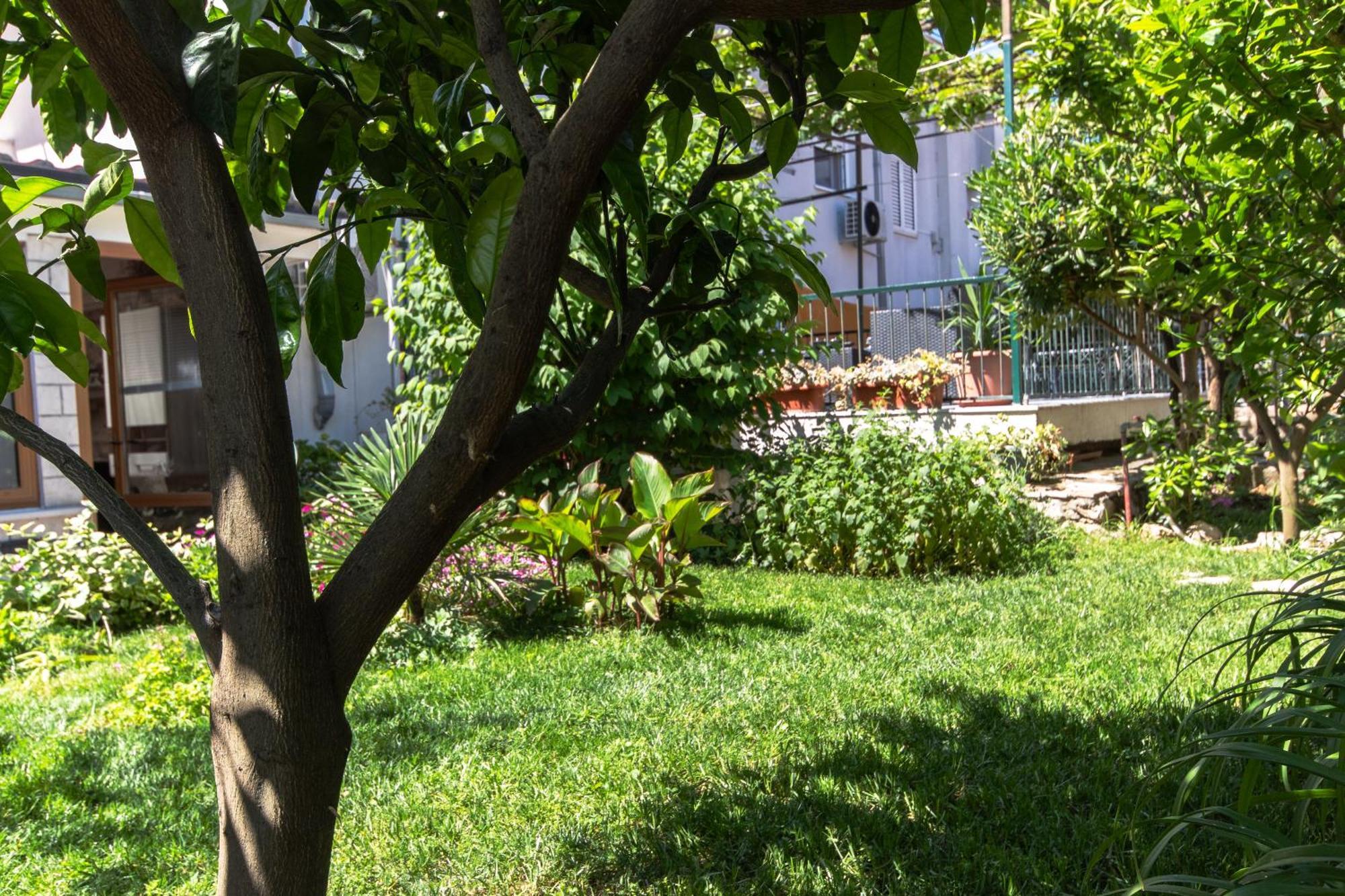 Marjan Hill 3-Br Apt,5 Guests Private Garden Near Beach سبليت المظهر الخارجي الصورة